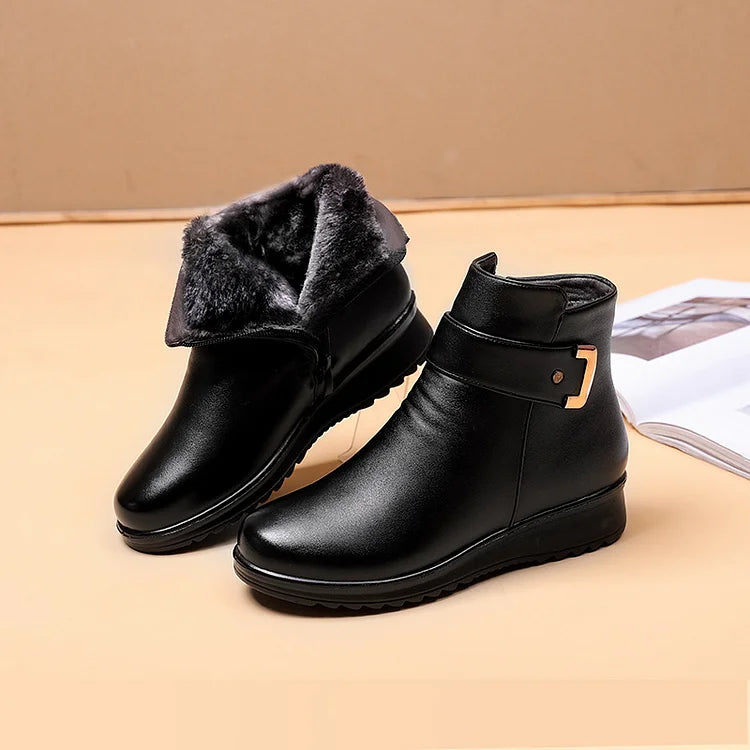 Stivaletti invernali slip-on con pelo interno e fibbia in metallo (S)