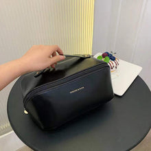Carica l&#39;immagine nel visualizzatore di Gallery, Borsa per cosmetici e make-up (S)
